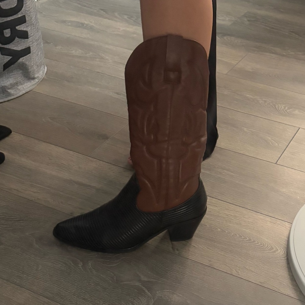 Vintage cowboy bootss